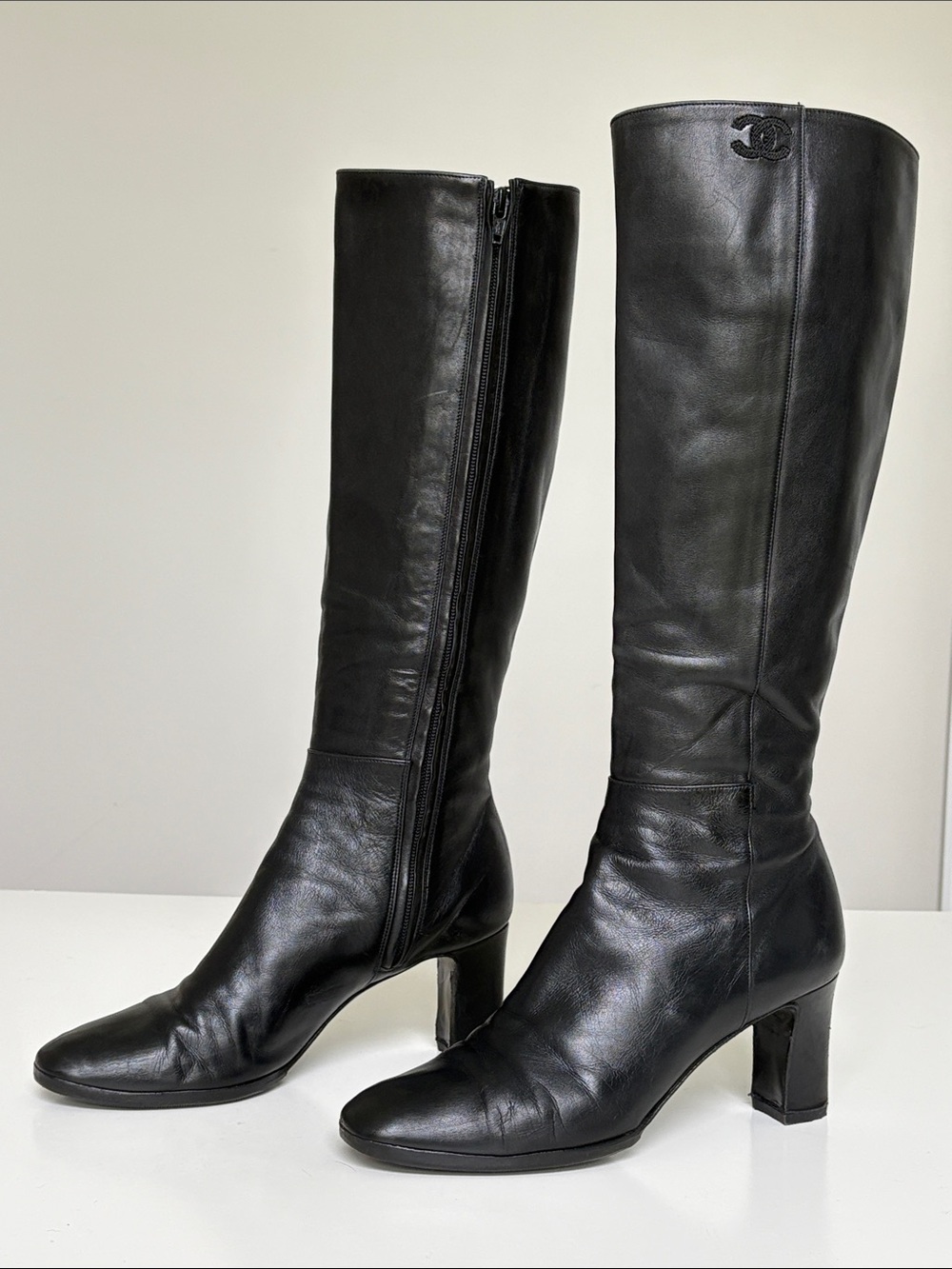 CHANEL Vintage Black Tall Leather Boots - 1990’s - Picture 2 of 11
